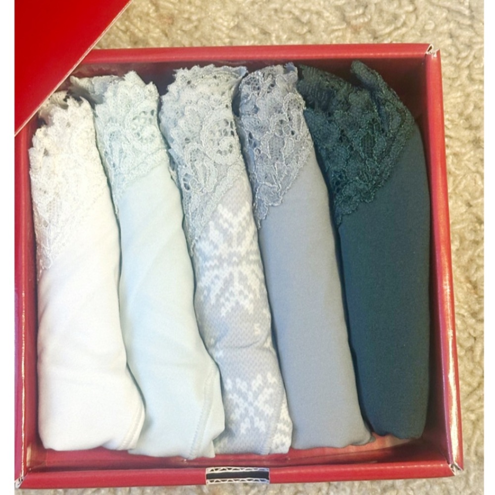 SKIMS Lace Dipped Thongs 5—Pack - Picture 7 of 8